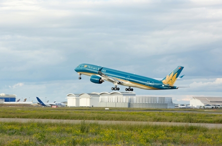 Vietnam Airlines điều chỉnh lịch bay do bão Dujuan